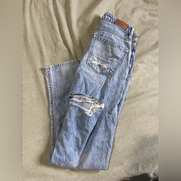 american eagle distressed mom jean - Picture 4 of 4